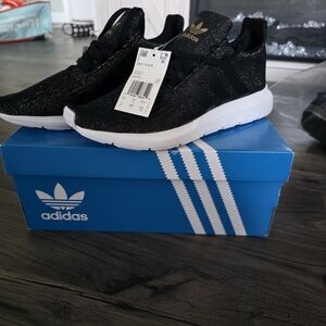 New In Box Women's Adidas Black and White Knit Running Shoes. Size 9